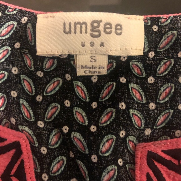 Umgee: V-Neck floral Tunic. Size:(S)  color: Black/pink - Picture 6 of 12